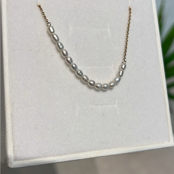 NEW Mejuri Tiny Pearl Bracelet - Picture 4 of 5